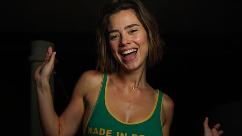 Carolina Dieckmmann de maiô do Brasil