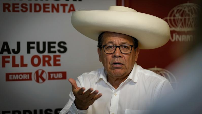 Keiko Fujimori (à esquerda) e Roberto Sánchez (à direita). — Foto: Stifs Paucca e Angela Ponce / Reuters