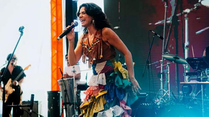 Mariana Aydar se apresentou no Terraiá