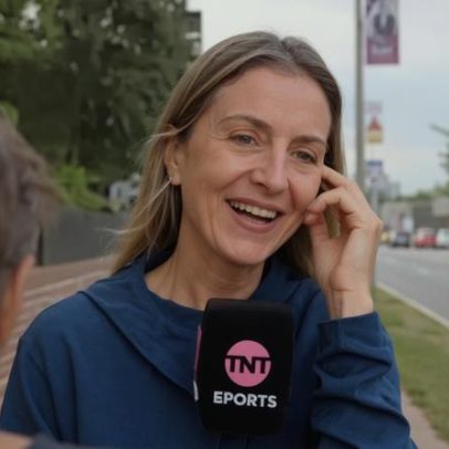 Repórter da TNT se assusta com homem que pega rato morto ao vivo