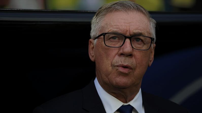 Ancelotti na partida entre Brasil e Escócia pela Copa do Mundo (Foto: PATRICIA DE MELO MOREIRA / AFP)