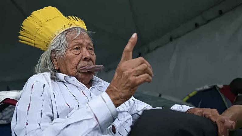 O cacique Raoni Metuktire, durante uma entrevista à EFE em Brasília. (Foto: Andre Borges / EFE)