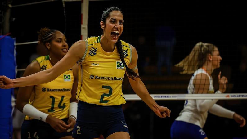 Diana em ação pela seleção brasileira na VNL — Foto: Divulgação/VNL