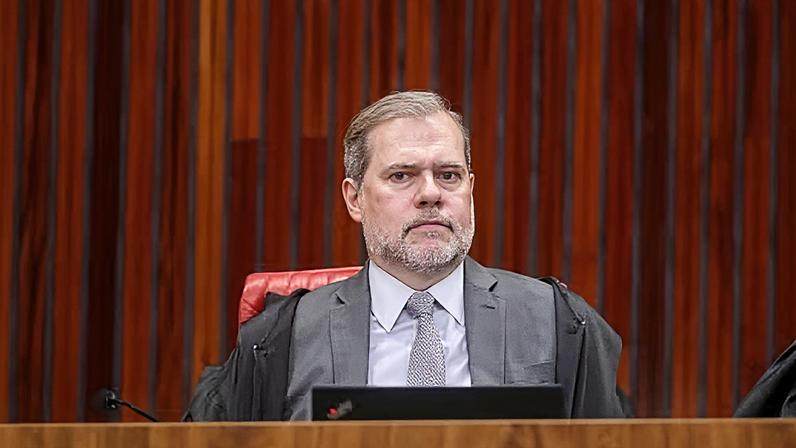Ministro Dias Toffoli em sessão de julgamento do TSE — Foto: Luiz Roberto/TSE