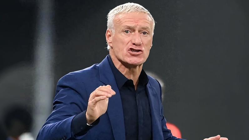 Didier Deschamps, técnico da França, na partida contra a Tunísia pela Copa do Mundo