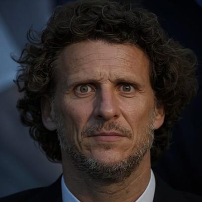 Forlán diz que aceitaria treinar o Uruguai após Bielsa