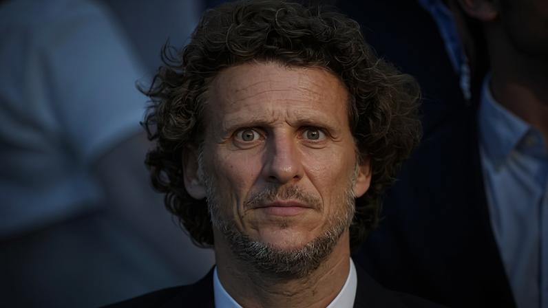 Diego Forlán acompanha ao jogo entre Uruguai e Cabo Verde pela Copa do Mundo