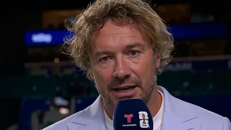 Diego Lugano, comentarista da emissora Telemundo na Copa