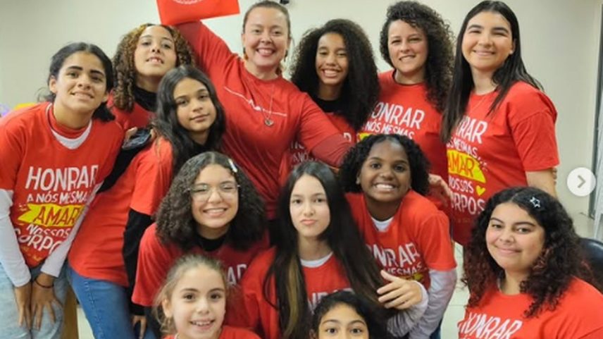 Projeto desenvolvido por adolescentes tem como objetivo combater a pobreza menstrual — Foto: Reprodução / Instagram