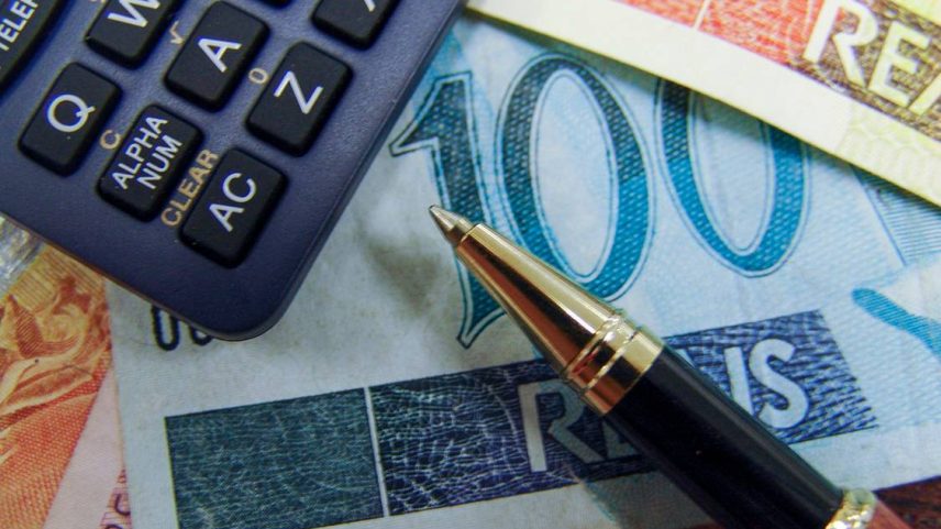 Juros altos dificultam acesso ao crédito bancário tradicional