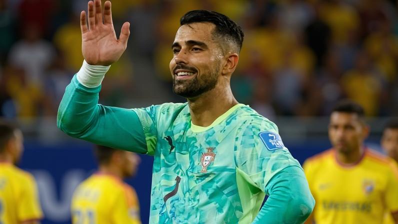Diogo Costa no duelo entre Portugal e Colômbia na Copa do Mundo
