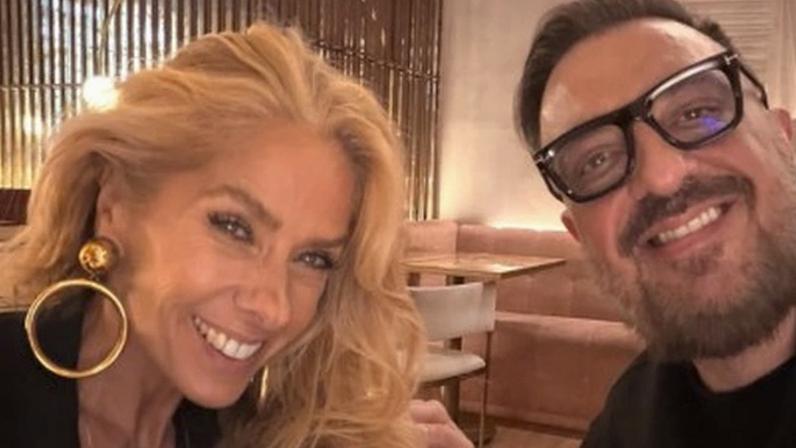Rodrigo Carelli, diretor de "A Fazenda", ao lado da apresentadora do reality, Adriane Galistei