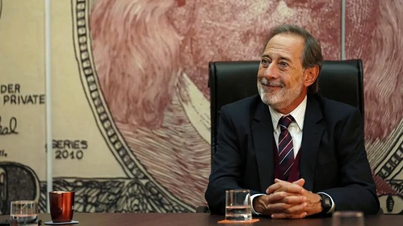 Guillermo Francella como Eliseo na quarta temporada de 'Meu Querido Zelador', do Disney+