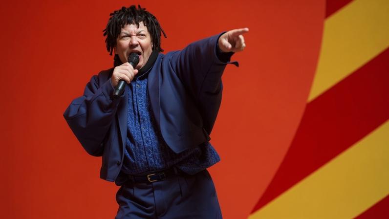 Djavan emociona o público durante apresentação da turnê Djavanear 50 anos — Só Sucessos, na Arena Mané Garrincha, em Brasília - Metrópoles