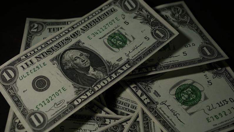 Em dia de ata do Copom, agentes econômicos fazem ajustes nos mercados de câmbio e de juros