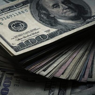 Dólar fica estável em R$ 5,17 com foco no Oriente Médio