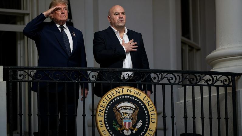 Dana White e Donald Trump chegam lado a lado no UFC da Casa Branca