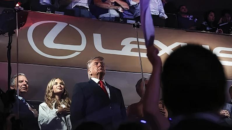 Donald Trump é vaiado durante visita ao Madison Square Garden para o jogo 3 da final da NBA entre Knicks e Spurs