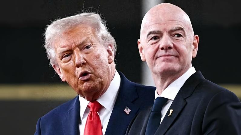 Donald Trump, presidente dos EUA, e Gianni Infantino, presidente da Fifa, durante sorteio da Copa do Mundo de 2026
