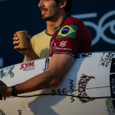 Yago Dora vence duelo brasileiro e avança à semifinal do Vivo Rio Pro