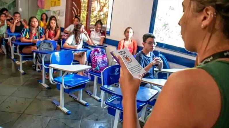 Dores menstruais afastam 40% de alunas das escolas