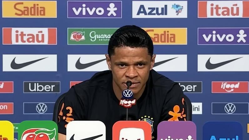 Douglas Santos, lateral-esquerdo da seleção