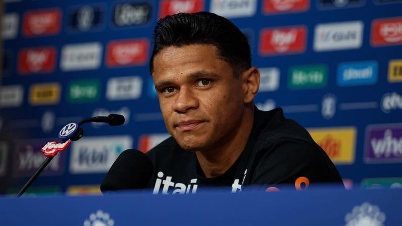 Douglas Santos torce por recuperação de Neymar: "Vai nos ajudar"