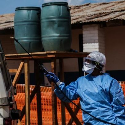 Profissionais de saúde no epicentro do ebola com baixa remuneração