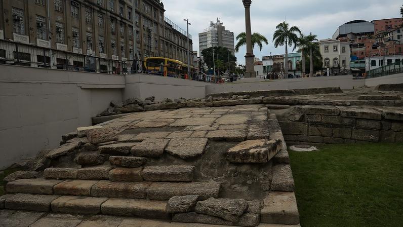 Cais do Valongo, na zona portuária do Rio de Janeiro, recebe obras de valorização do espaço.