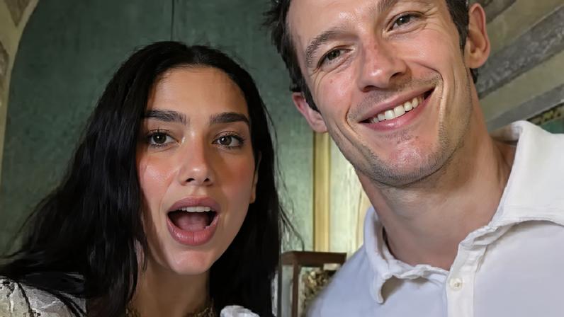 Dua Lipa e Callum Turner estão realizando as celebrações em Palermo, na Itália