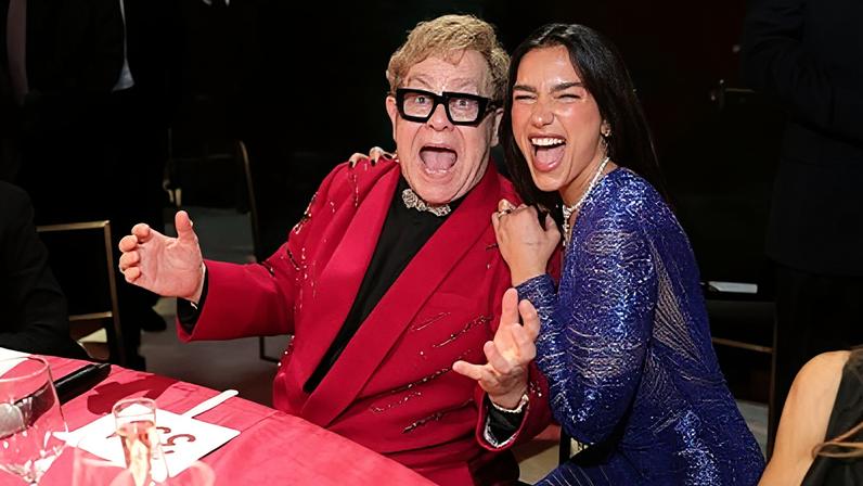 Dua Lipa com Elton John em março de 2026