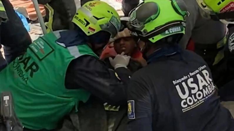 Duas crianças de 11 anos são resgatadas de escombros na Venezuela após terremotos
