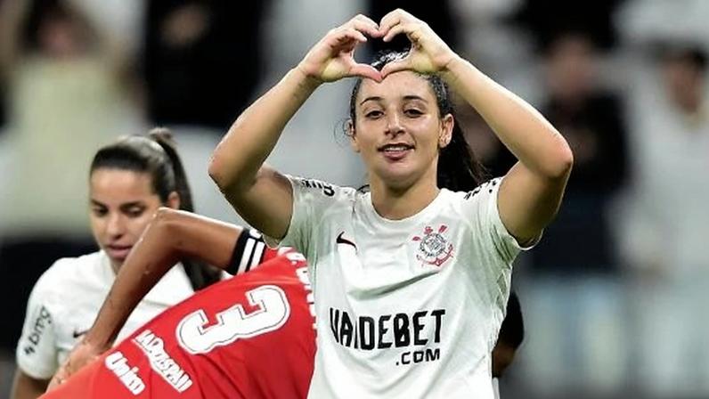 Duda Sampaio comemorando gol pelo Corinthians