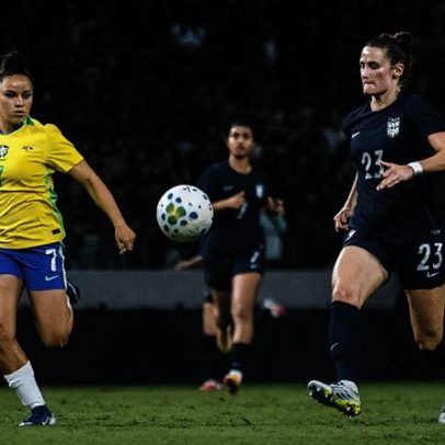 Seleção brasileira feminina perde partida com recorde de público