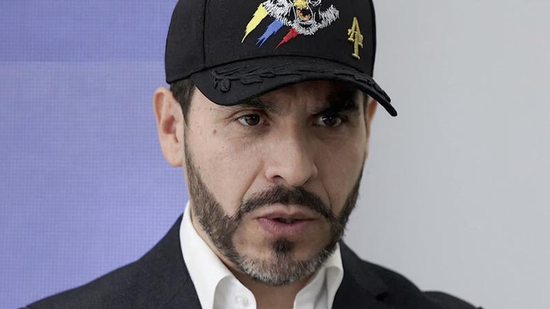 Ivan Cepeda, filósofo de esquerda, defensor dos direitos humanos e aliado do atual presidente Gustavo Petro; Abelardo de La Espriella, advogado milionário admirador do Javier Milei e Donald Trump, que nunca se candidatou.