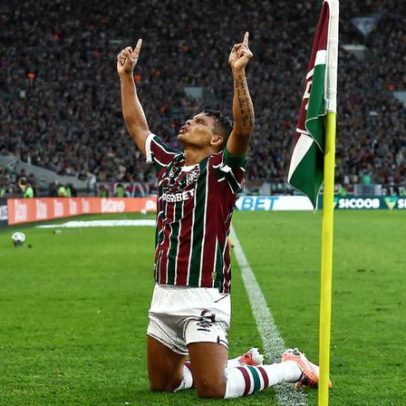Hulk celebra volta de Thiago Silva ao Fluminense