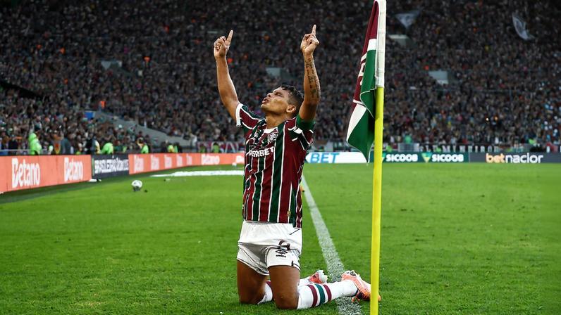 Hulk comemora a contratação de Thiago Silva — Foto: Reprodução
