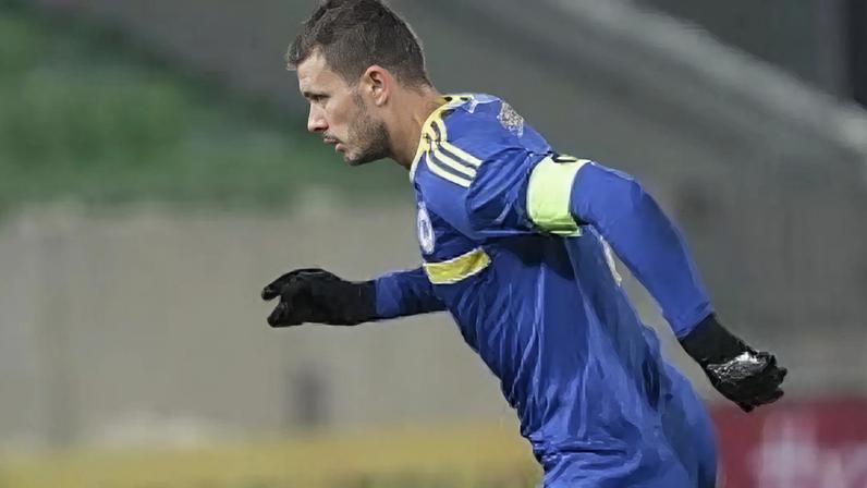 Dzeko em jogo pela Bósnia