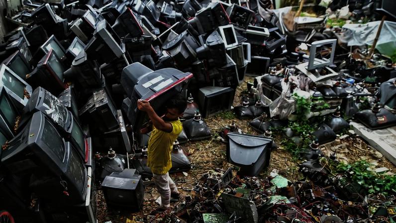 Limited recycling capacity and weak monitoring continue to fuel illegal imports and informal e-waste recycling in Bangladesh.