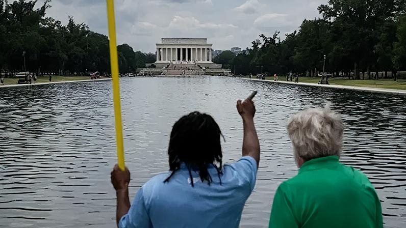 Piscina refletora será esvaziada enquanto Trump culpa vândalos