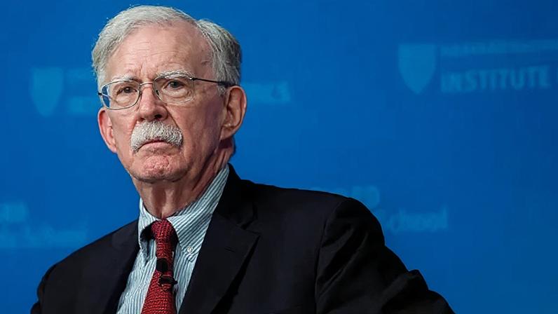 Bolton deve se declarar culpado em caso de documentos classificados, fontes