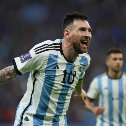 Argentina vence Argélia com três gols de Messi e é artilheiro das Copas