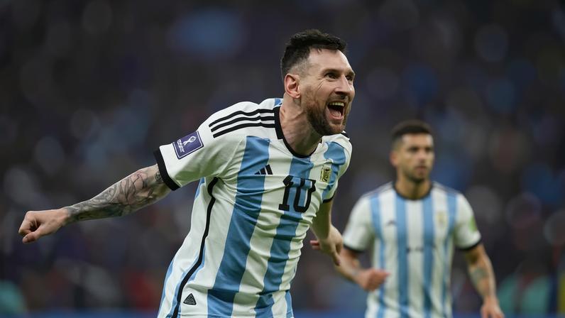 Messi iguala Klose com 16 gols em Copas do Mundo — Foto: Petr David Josek/AP