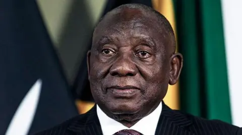 A saga do dinheiro no sofá que persiste para o presidente da África do Sul