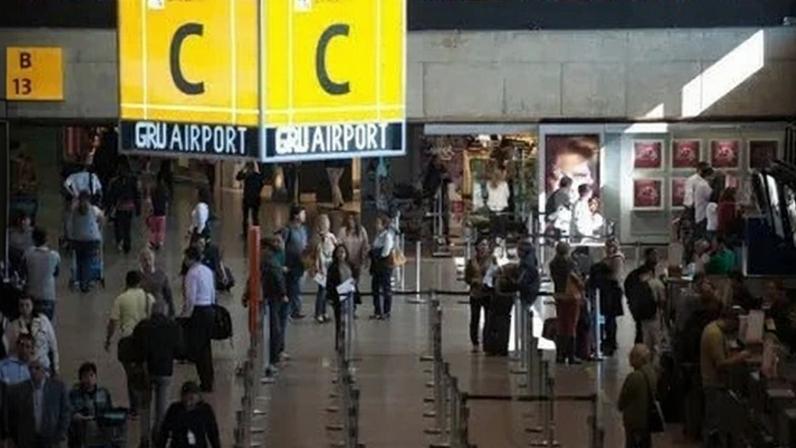Área de check-in no aeroporto de Guarulhos (SP)