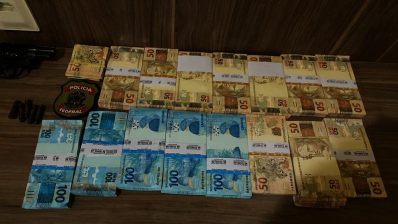 Dinheiro apreendido pela PF na Operação Expansão de Domínio (Polícia Federal/Reprodução)