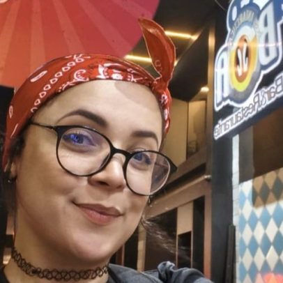 Empresária cria Tinder analógico em bares de Brasília com câmera