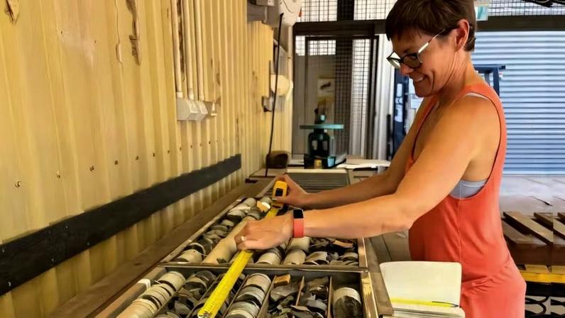 Microfósseis delicados não resistem ao tempo quando expostos à superfície. Mas permanecem preservados em camadas rochosas mais profundas — Foto: UC Santa Barbara