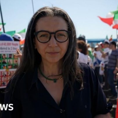 Iranianos-americanos protestam contra a seleção do Irã na Copa