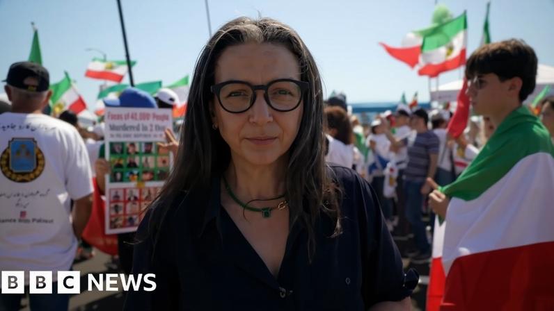 Iranianos-americanos protestam contra a seleção do Irã na Copa